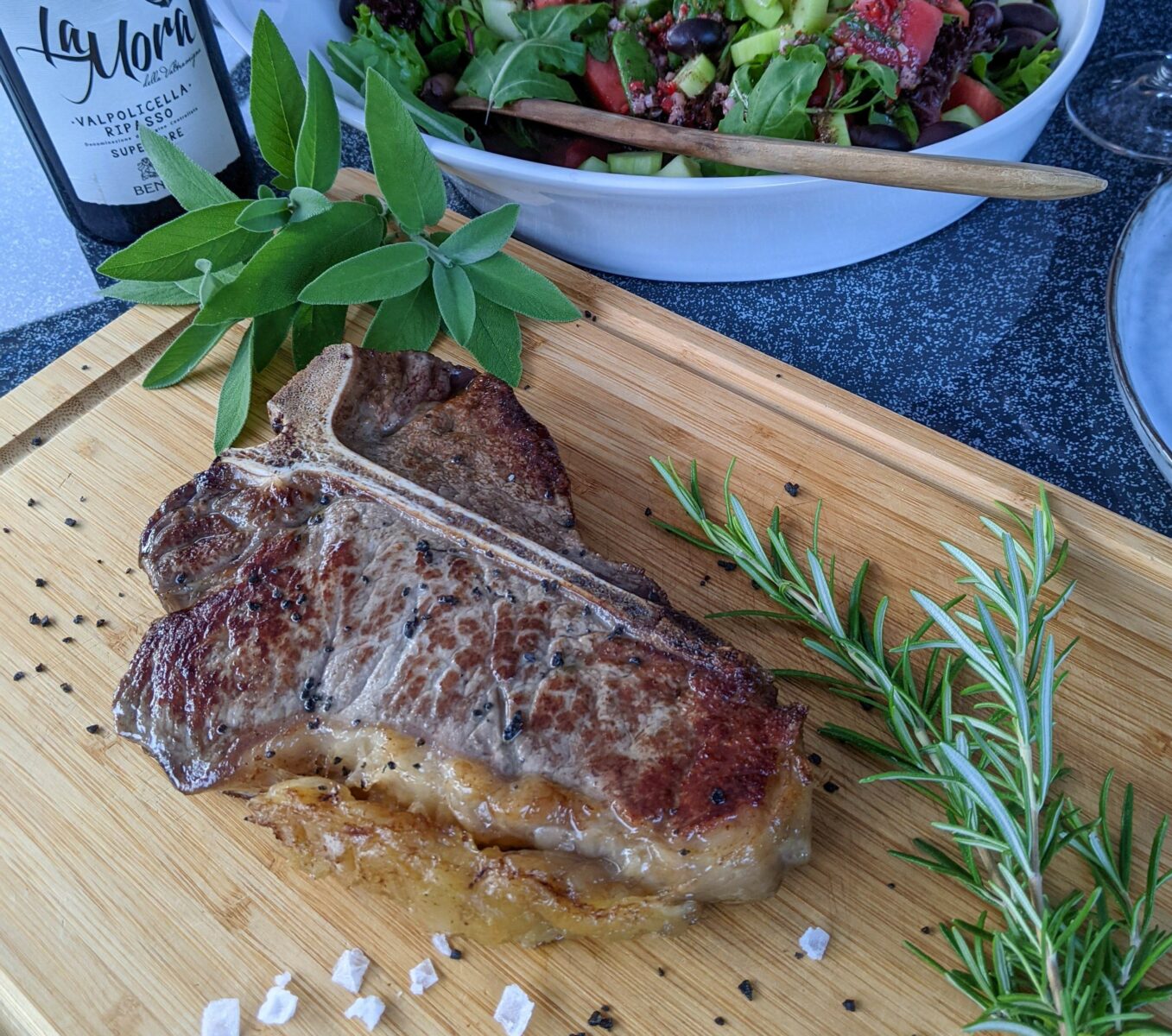 T-bone steak fried in the pan - that's how it works